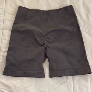 AUROLA camo shorts! Size S, worn once!